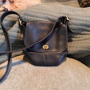 Classic Black Leather Crossbody Bag with Turn-Lock Closure